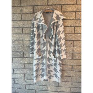 Cozy Gray & White Houndstooth Open Front Cardigan With Pockets